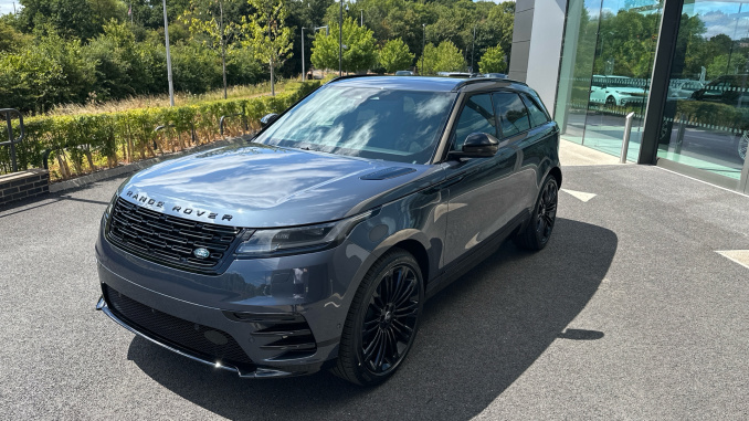 Land Rover Range Rover Velar 3.0 D300 MHEV Belgravia Edition 5dr Auto Diesel Estate - Image 24